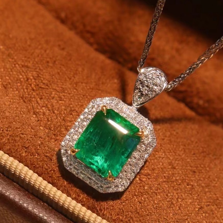 14k Gold 2.16 Ct Vivid Green Natural Emerald & Diamond Pendant( Without Chain ): Ref:230935135 // gold content:14k gold // main gemstone:emerald // shape:octagonal // carat weight:2. 16ct // color:vivid green // treatment:natural // // adjacent gemstone 2 : diamond //