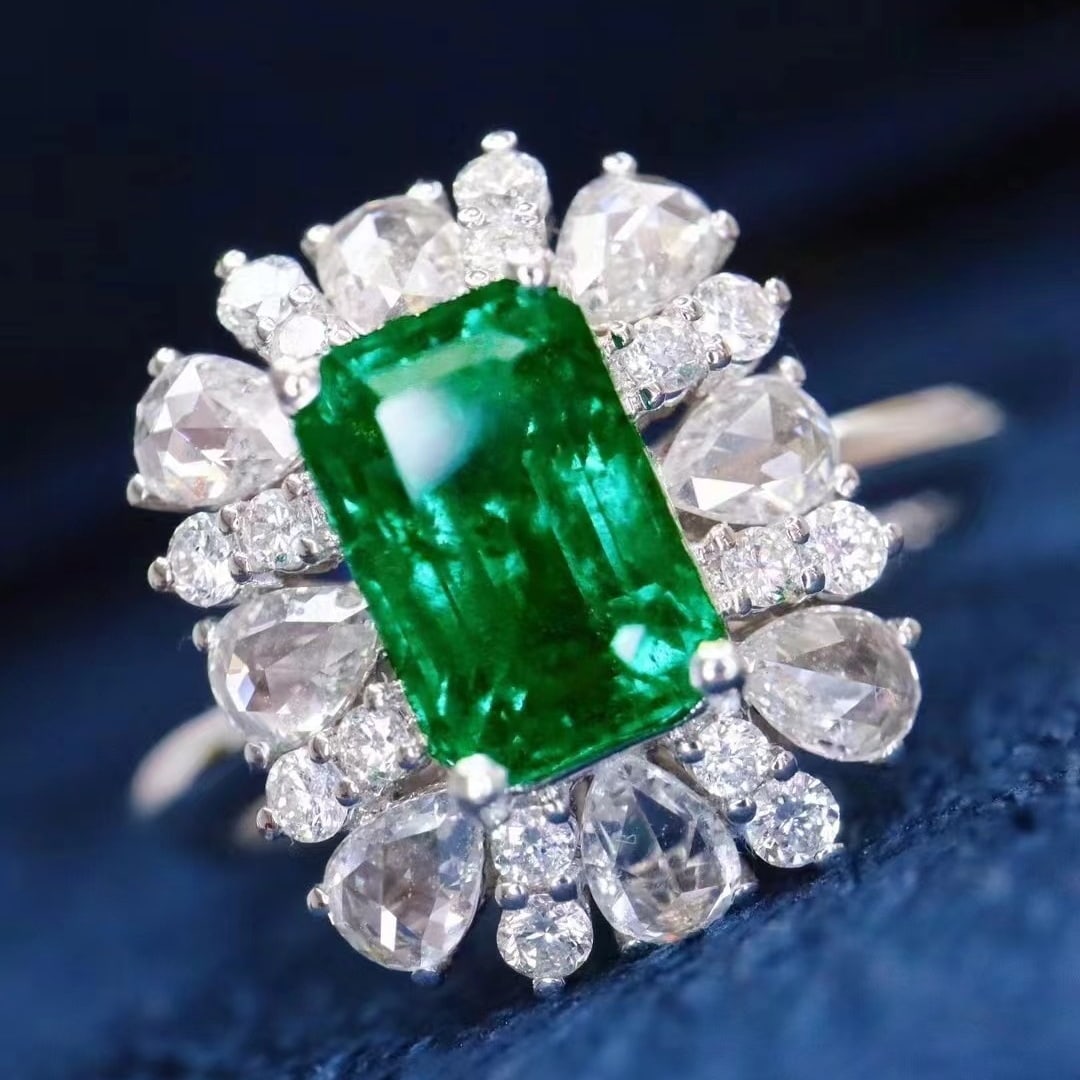 14k Gold 2.13 Ctw Vivid Green Natural Emerald & Diamond Ring: Ref:230935141 // gold content:14k gold // ring size:7. 25us // // main gemstone:emerald // shape:octagonal // carat weight:1. 48ct // color:vivid green // treatment:natural // // adjacent gemstone 2 :