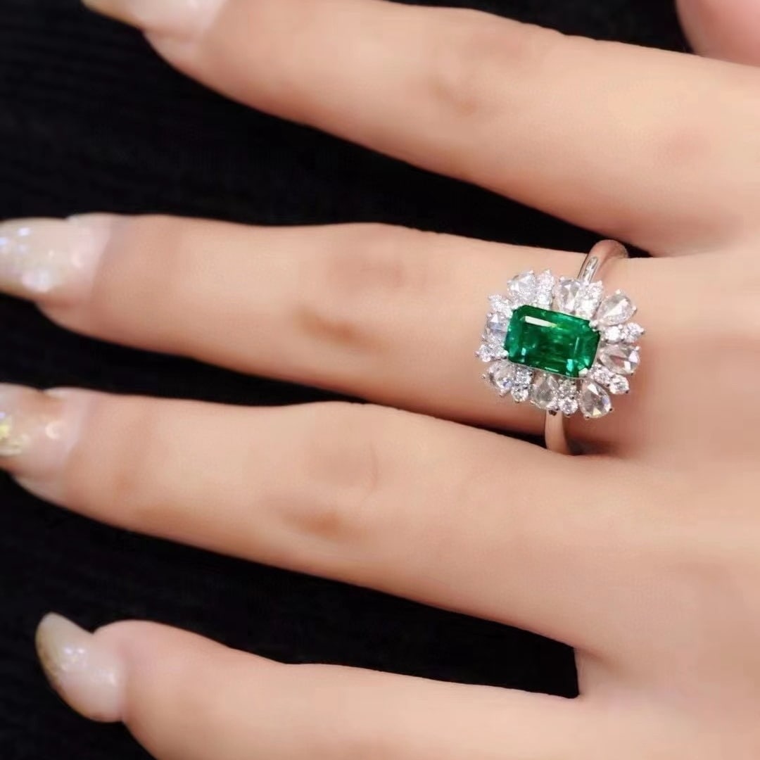 14k Gold 2.13 Ctw Vivid Green Natural Emerald & Diamond Ring - 3