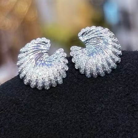 14k Gold 0.5 Ct Natural H Diamond Earrings: Ref:230935149 // gold content:14k gold // main gemstone:diamond // shape:round // carat weight:0. 5ct // clarity grade:vs-si // color:h // treatment:natural // cut grade:g // Condition: NewLow