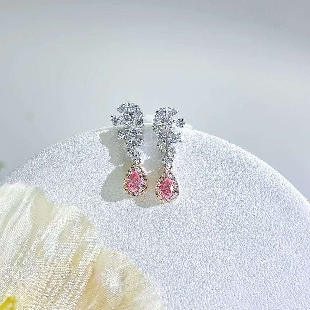 14k Gold 1.06 Ctw Natural Pink Diamond & Diamond Earrings: Ref:230935154 // gold content:14k gold // main gemstone:pink diamond // shape:pear // carat weight:0. 36ct // color:pink // treatment:natural // // adjacent gemstone 2 : diamond // shape:round // cara