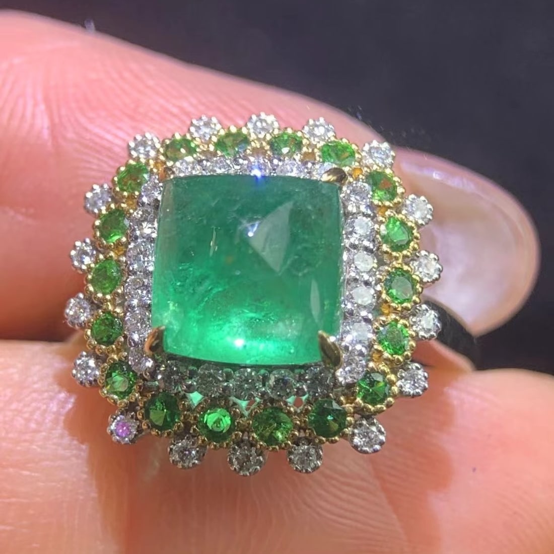 14k Gold 3.31 Ctw Natural Emerald & Diamond Ring: Ref:230935167 // gold content:14k gold // ring size:7. 25us // // main gemstone:emerald // shape:suger-loaf // carat weight:3ct // color:green // treatment:natural // // adjacent gemstone 2 :