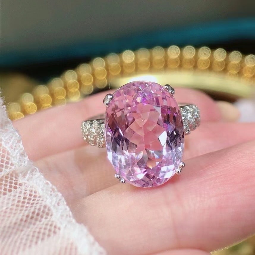 14k Gold 9.2 Ct Natural Kunzite & Diamond Ring: Ref:230935172 // gold content:14k gold // ring size:7. 25us // // main gemstone:kunzite // shape:oval // carat weight:9. 2ct // color:purple // treatment:natural // // adjacent gemstone 2 :