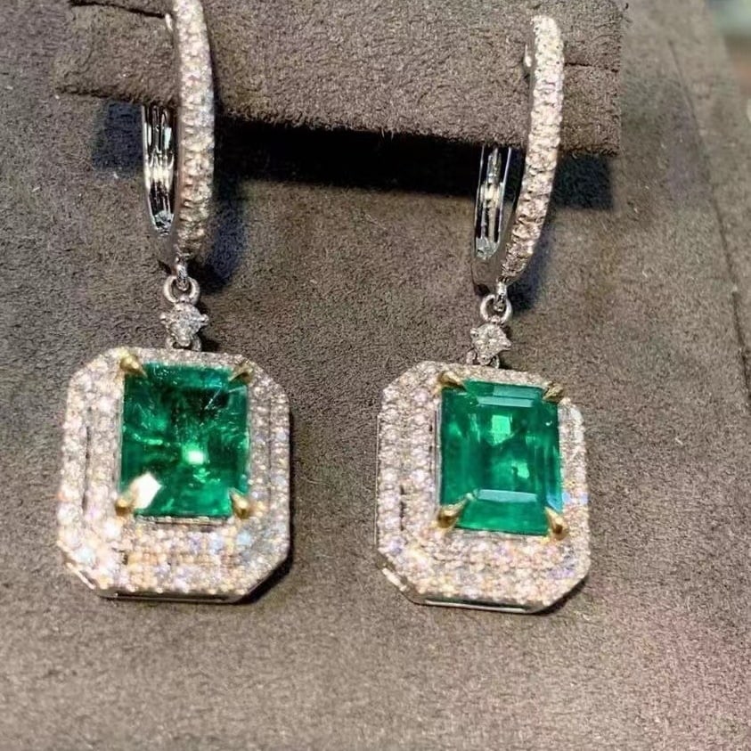 14k Gold 3.9 Ctw Vivid Green Natural Emerald & Diamond Earrings: Ref:230935177 // gold content:14k gold // main gemstone:emerald // shape:octagonal // carat weight:3. 2ct // color:vivid green // treatment:natural // // adjacent gemstone 2 : diamond // shape:round /