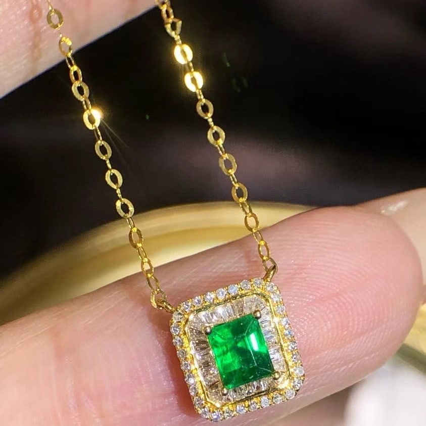 14k Gold 0.35 Ct Vivid Green Natural Emerald & Diamond Necklace - 2