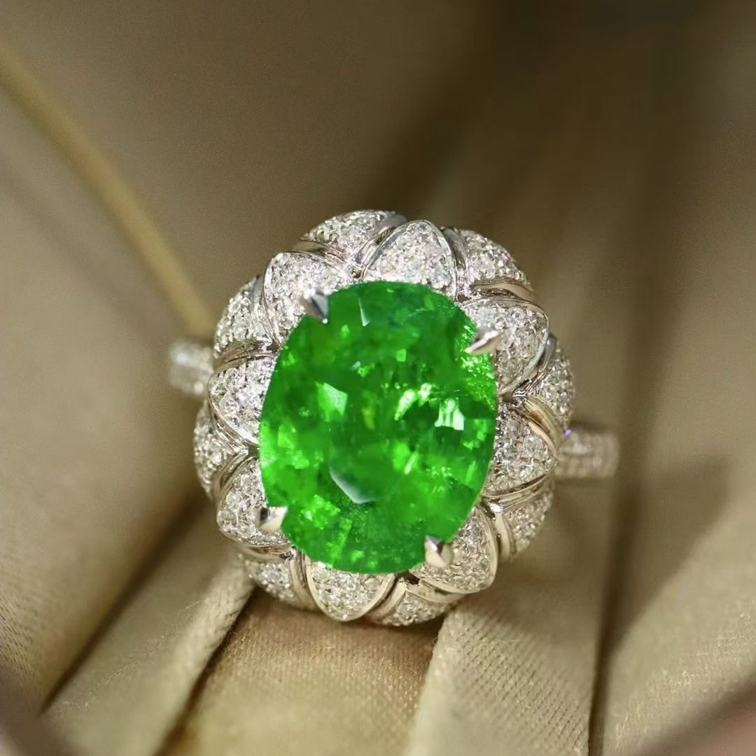 14k Gold 4.23 Ctw Vivid Green Natural Tsavorite & Diamond Ring: Ref:230935187 // gold content:14k gold // ring size:7. 25us // // main gemstone:tsavorite // shape:oval // carat weight:3. 75ct // color:vivid green // treatment:natural // // adjacent gemstone 2 : di