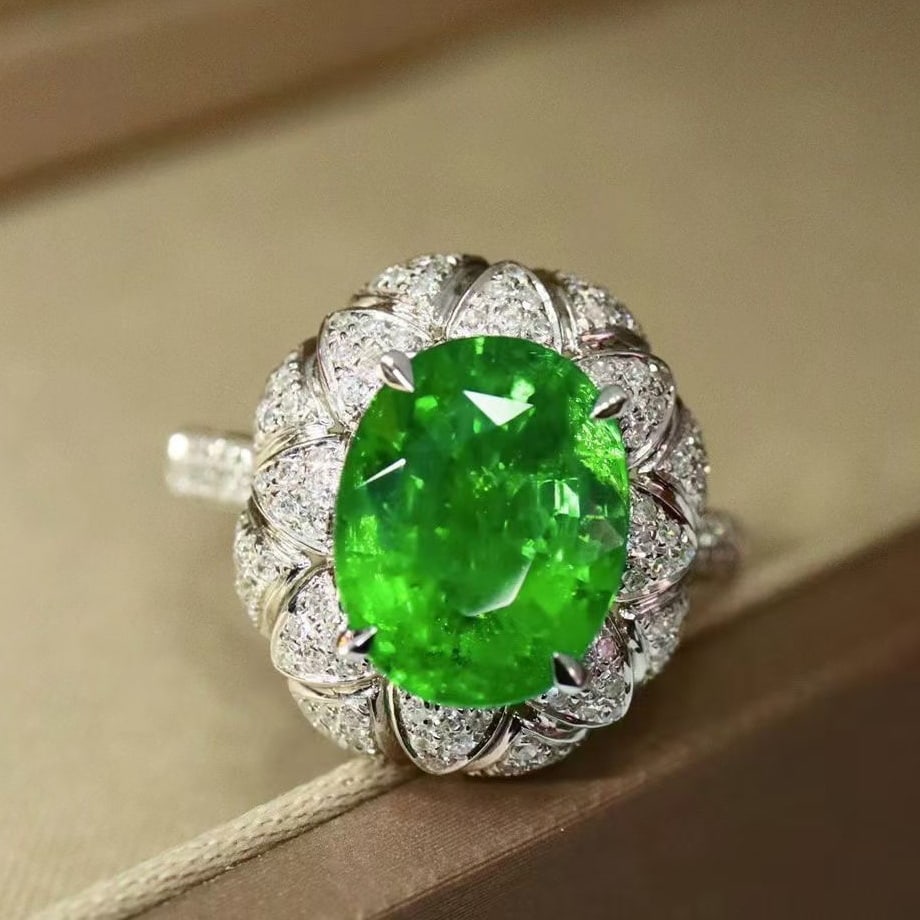 14k Gold 4.23 Ctw Vivid Green Natural Tsavorite & Diamond Ring - 2