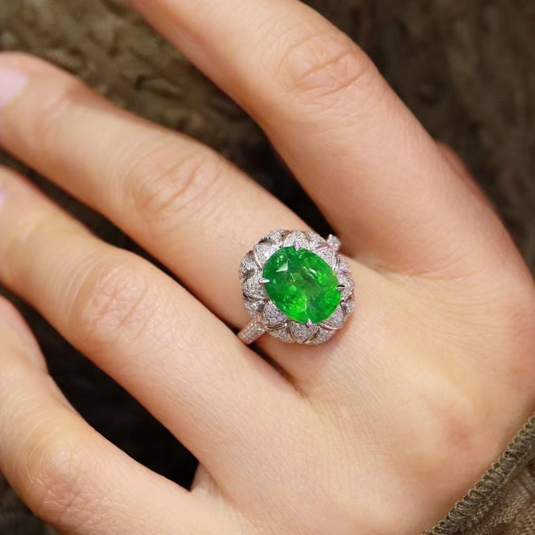 14k Gold 4.23 Ctw Vivid Green Natural Tsavorite & Diamond Ring - 3