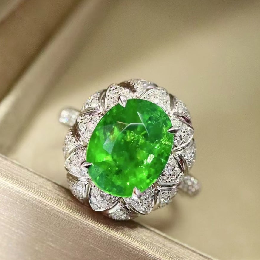 14k Gold 4.23 Ctw Vivid Green Natural Tsavorite & Diamond Ring - 4