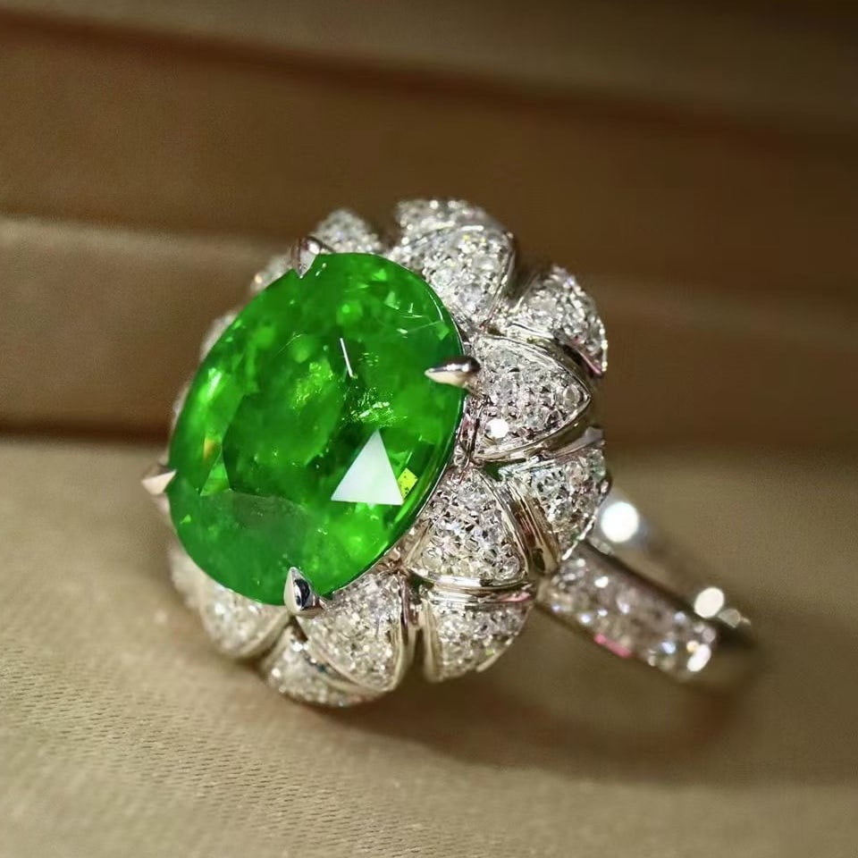 14k Gold 4.23 Ctw Vivid Green Natural Tsavorite & Diamond Ring - 5