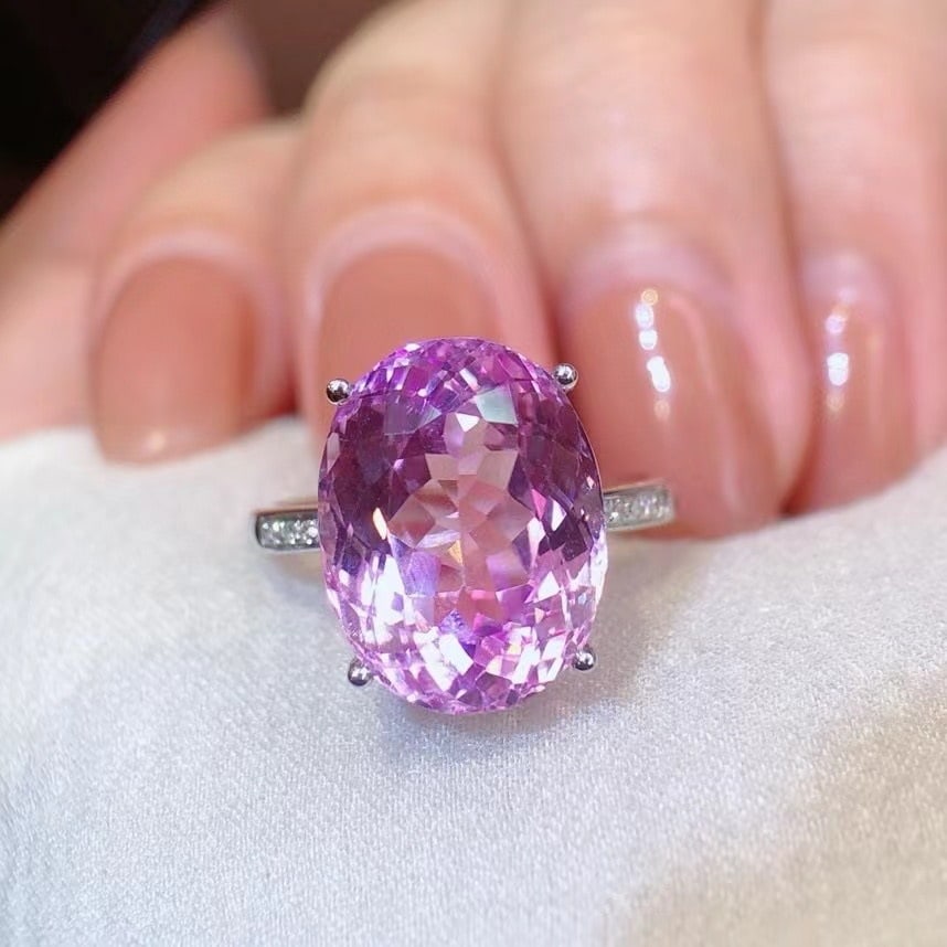 14k Gold 9.4 Ct Natural Kunzite & Diamond Ring: Ref:230935199 // gold content:14k gold // ring size:7. 25us // // main gemstone:kunzite // shape:oval // carat weight:9. 4ct // color:purple // treatment:natural // // adjacent gemstone 2 :