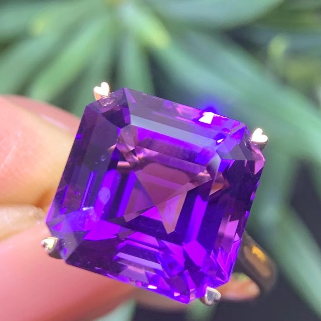 14k Gold 8.68 Ct Natural Amethyst Ring: Ref:230935200 // gold content:14k gold // ring size:7. 25us // // main gemstone:amethyst // shape:octagonal // carat weight:8. 68ct // color:purple // treatment:natural // Condition: NewLow