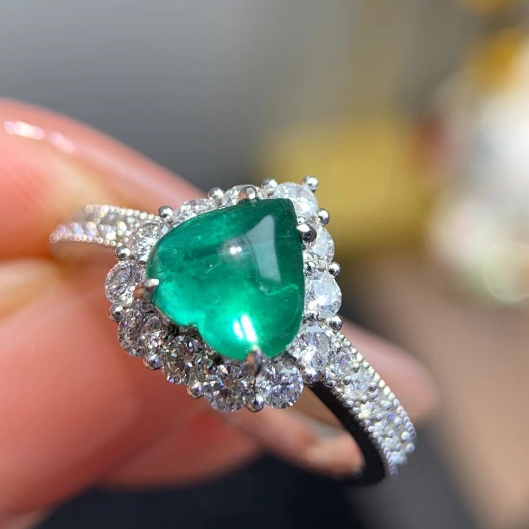 14k Gold 1.18 Ct Natural Emerald & Diamond Ring: Ref:230935210 // gold content:14k gold // ring size:7. 25us // // main gemstone:emerald // shape:heart // carat weight:1. 18ct // color:green // treatment:natural // // adjacent gemstone 2 :