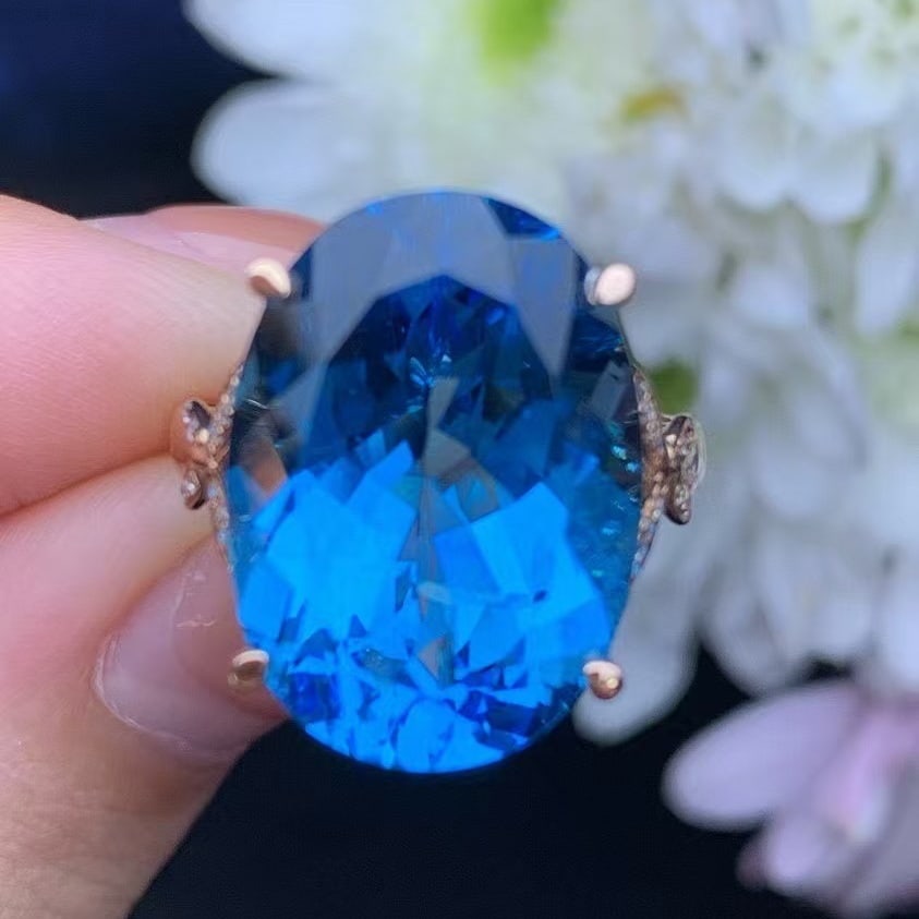 14k Gold 14.86 Ct Natural Topaz & Diamond Ring: Ref:230935219 // gold content:14k gold // ring size:7. 25us // // main gemstone:topaz // shape:oval // carat weight:14. 86ct // color:blue // treatment:natural // // adjacent gemstone 2 : diamond // n