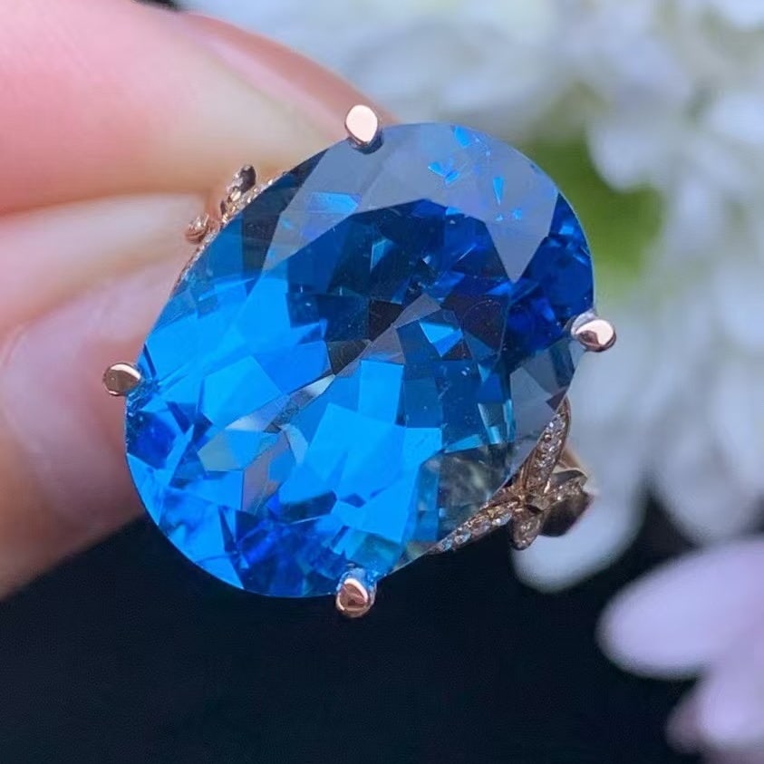 14k Gold 14.86 Ct Natural Topaz & Diamond Ring - 2