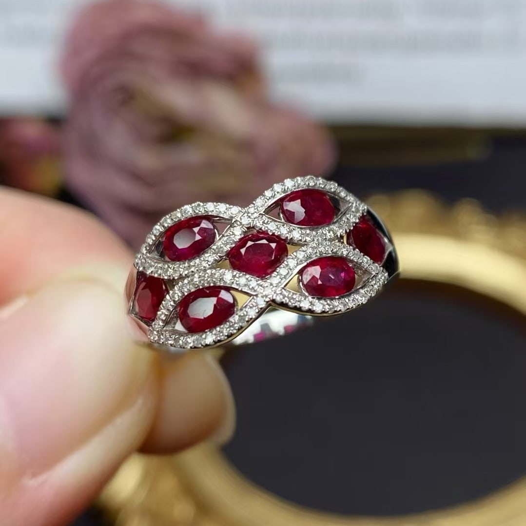 14k Gold 2.5 Ct Natural Ruby & Diamond Ring: Ref:230935221 // gold content:14k gold // ring size:7. 25us // // main gemstone:ruby // shape:oval // carat weight:2. 5ct // color:red // treatment:natural // // adjacent gemstone 2 : diamond // numbe