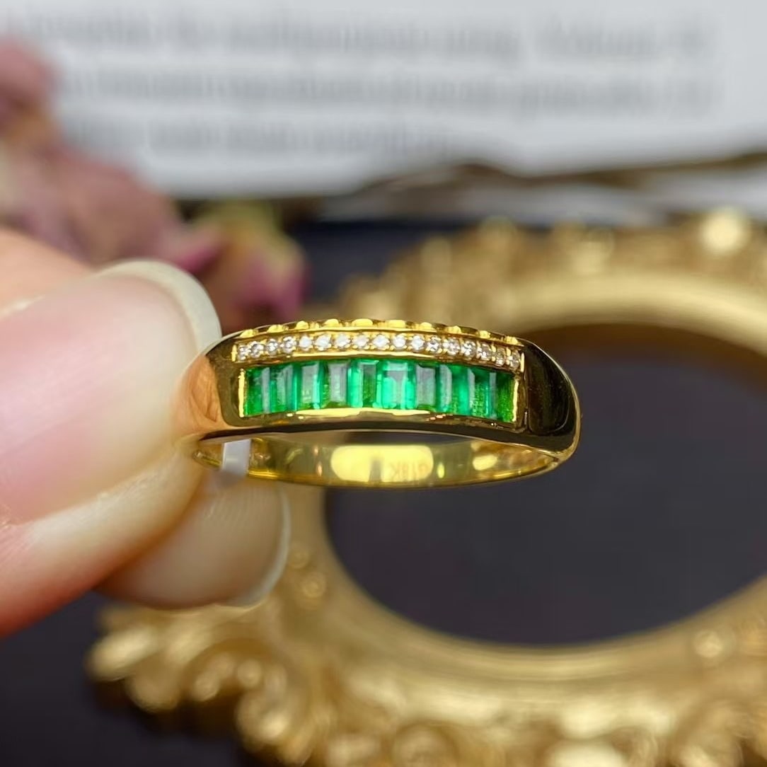 14k Gold 0.8 Ct Natural Emerald & Diamond Ring: Ref:230935225 // gold content:14k gold // ring size:7. 25us // // main gemstone:emerald // shape:rectangle // carat weight:0. 8ct // color:green // treatment:natural // // adjacent gemstone 2 : diamon