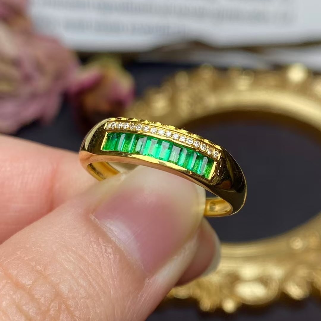 14k Gold 0.8 Ct Natural Emerald & Diamond Ring - 4