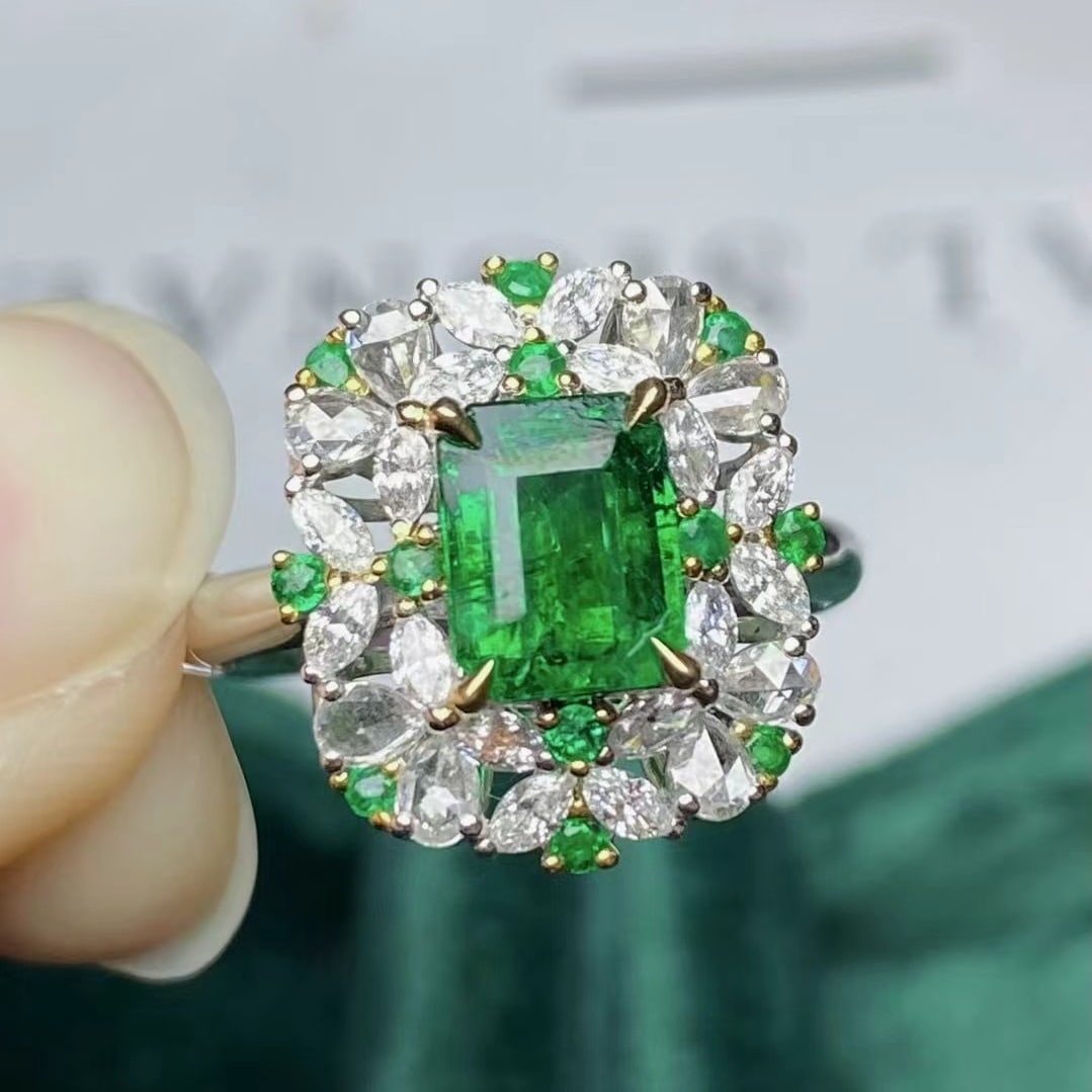 14k Gold 2.35 Ctw Vivid Green Natural Emerald & Diamond Ring - 3