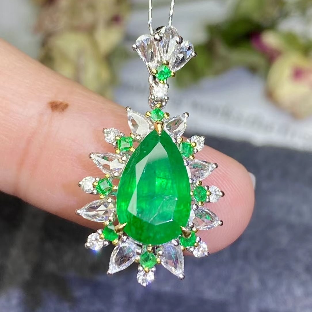14k Gold 3.29 Ctw Vivid Green Natural Emerald & Diamond Pendant( Without Chain ) - 2