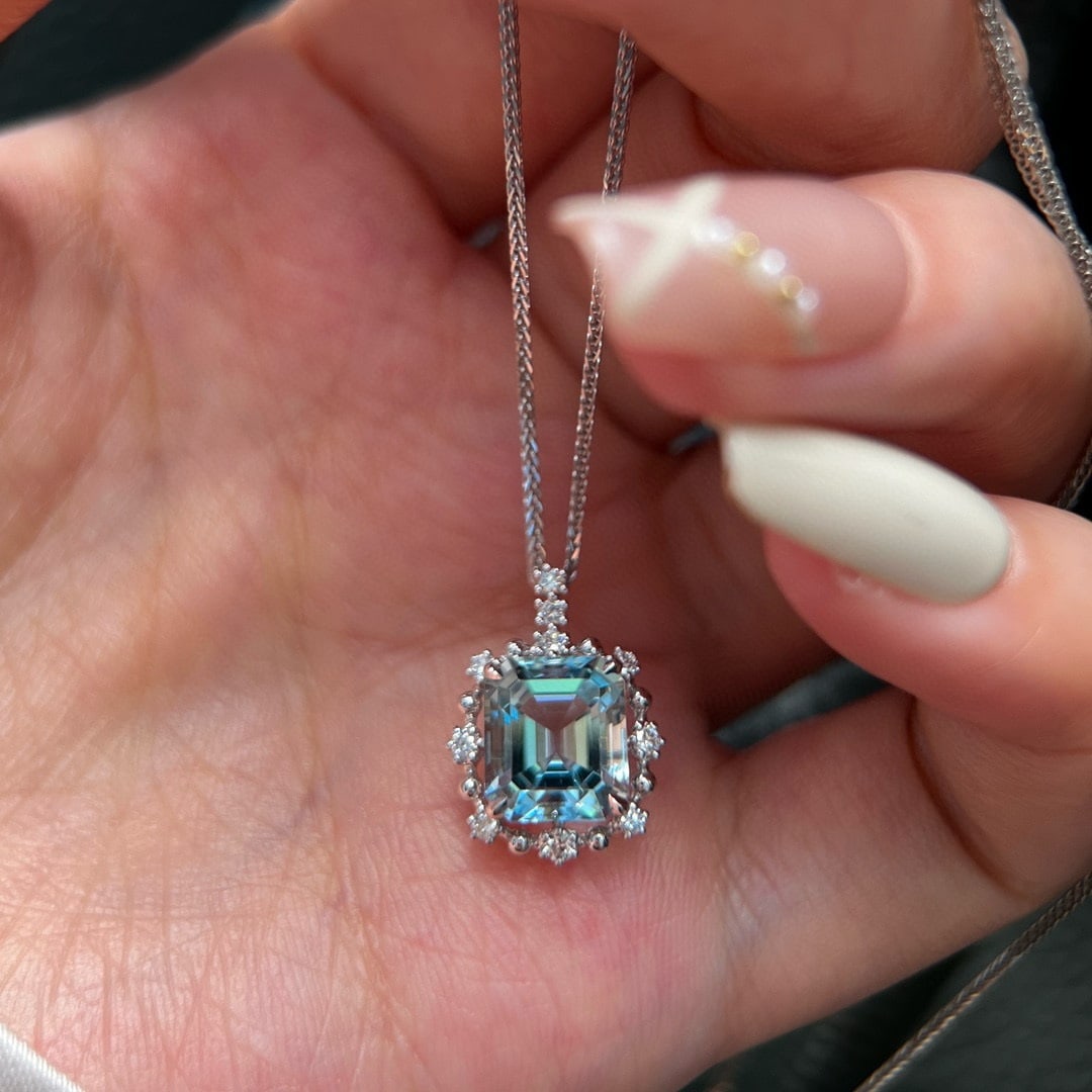14k Gold 2.86 Ctw Natural Aquamarine & Lab Grown Diamond Necklace: Ref:230935242 // gold content:14k gold // main gemstone:aquamarine // shape:octagonal // carat weight:2. 71ct // color:blue // treatment:natural // // adjacent gemstone 2 : lab grown diamond //
