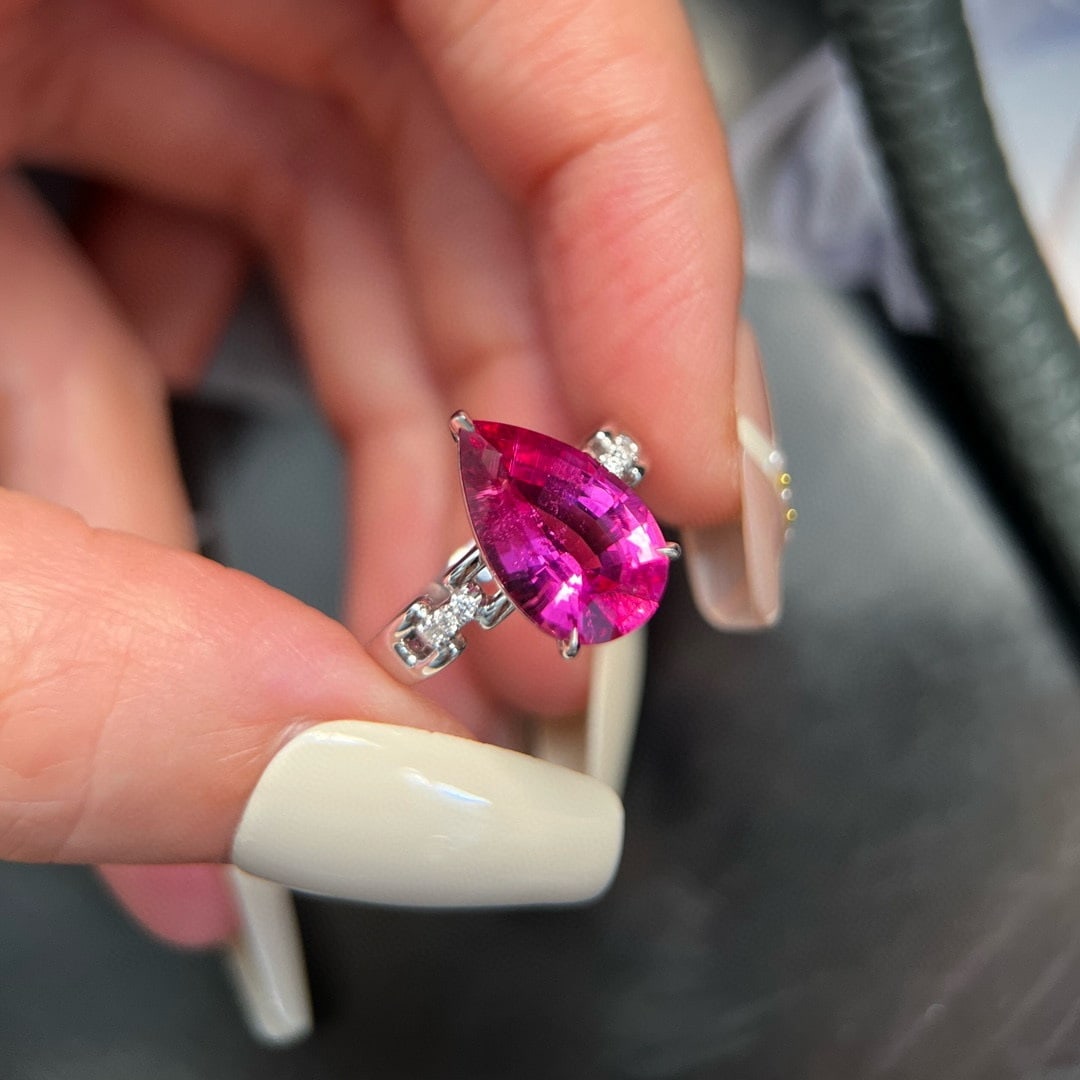 14k Gold 3.53 Ctw Natural Tourmaline & Diamond Ring: Ref:230935247 // gold content:14k gold // ring size:7. 25us // // main gemstone:tourmaline // shape:pear // carat weight:3. 49ct // color:red // treatment:natural // // adjacent gemstone 2 :