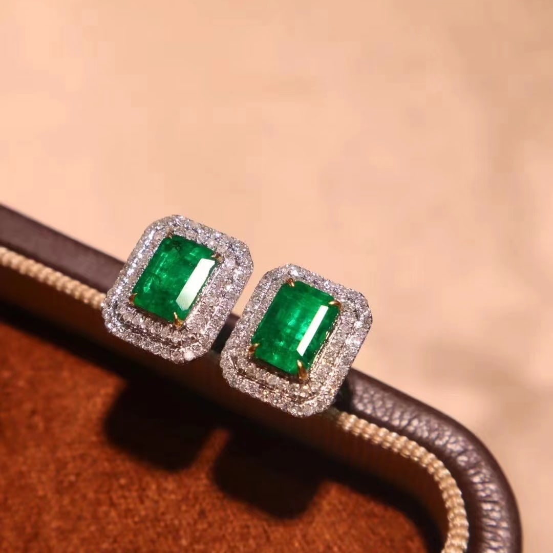 14k Gold 2 Ct Vivid Green Natural Emerald & Diamond Earrings: Ref:230935249 // gold content:14k gold // main gemstone:emerald // shape:octagonal // carat weight:2ct // color:vivid green // treatment:natural // // adjacent gemstone 2 : diamond // shape:round