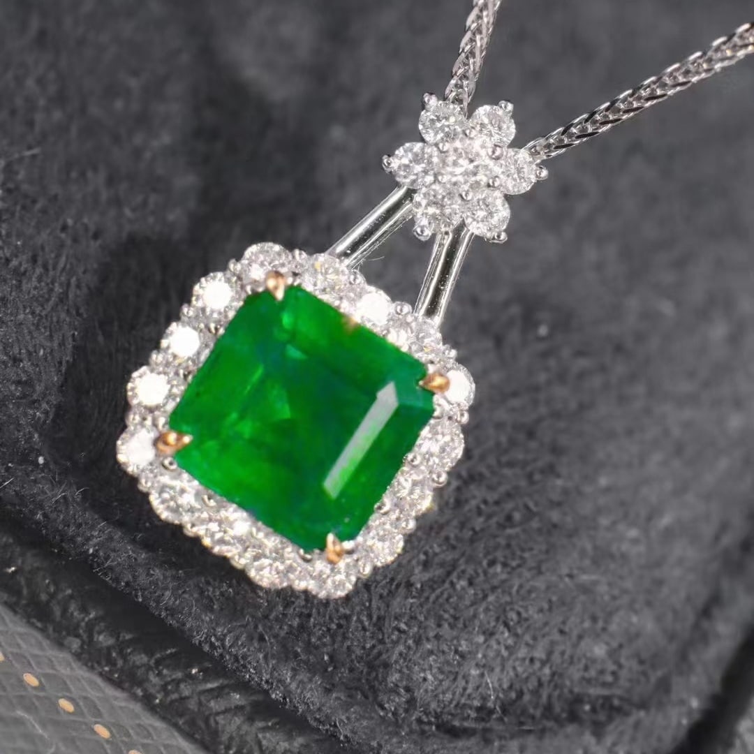 14k Gold 2.13 Ctw Vivid Green Natural Emerald & Diamond Pendant( Without Chain ) - 2