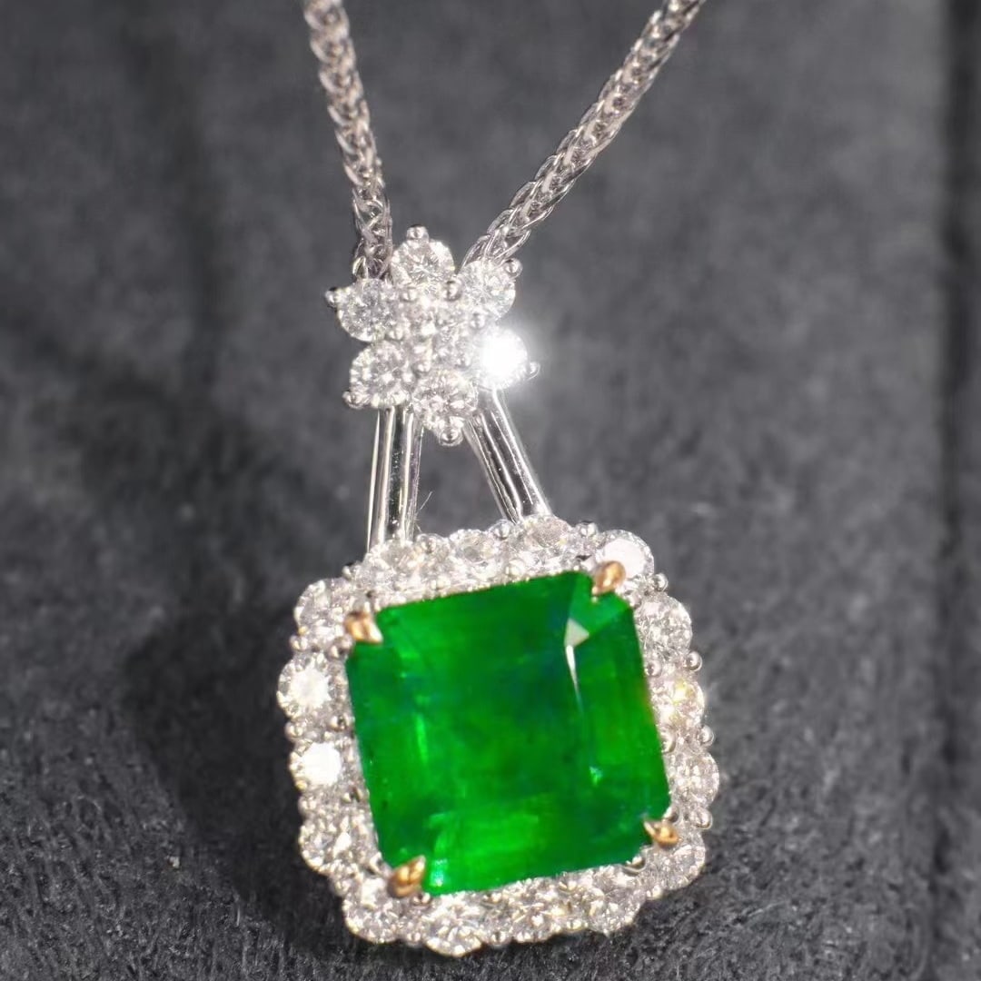 14k Gold 2.13 Ctw Vivid Green Natural Emerald & Diamond Pendant( Without Chain ) - 4