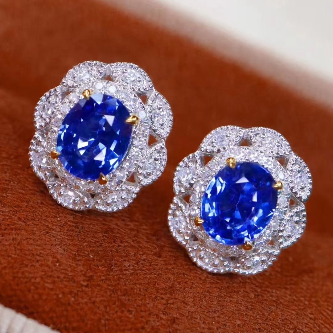 14k Gold 1.72 Ctw Natural Sapphire & Diamond Earrings: Ref:230935255 // gold content:14k gold // main gemstone:sapphire // shape:oval // carat weight:1. 51ct // color:royal blue // treatment:natural // // adjacent gemstone 2 : diamond // shape:round //