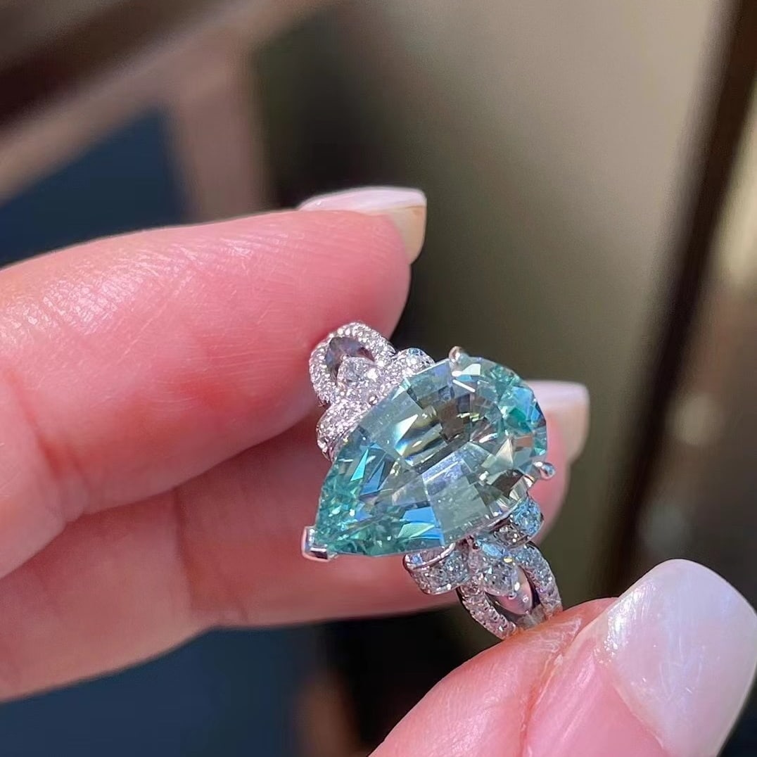 14k Gold 3.16 Ctw Natural Aquamarine & Diamond Ring: Ref:230935260 // gold content:14k gold // ring size:7. 25us // // main gemstone:aquamarine // shape:oval // carat weight:2. 8ct // color:blue // treatment:natural // // adjacent gemstone 2 :