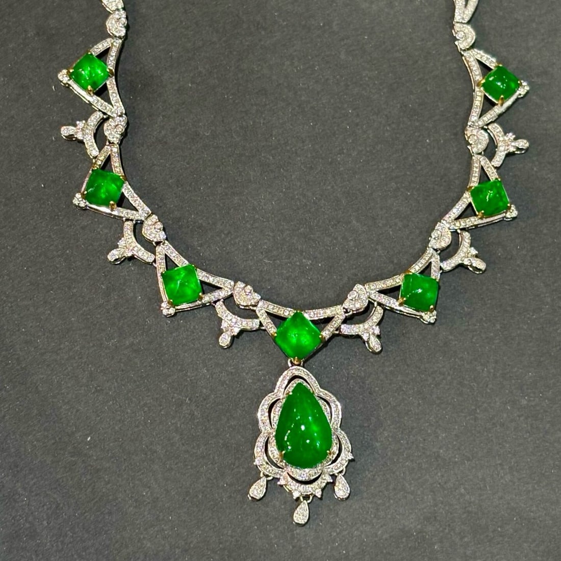 14k Gold 14.5 Ct Vivid Green Natural Emerald & Diamond Necklace - 7