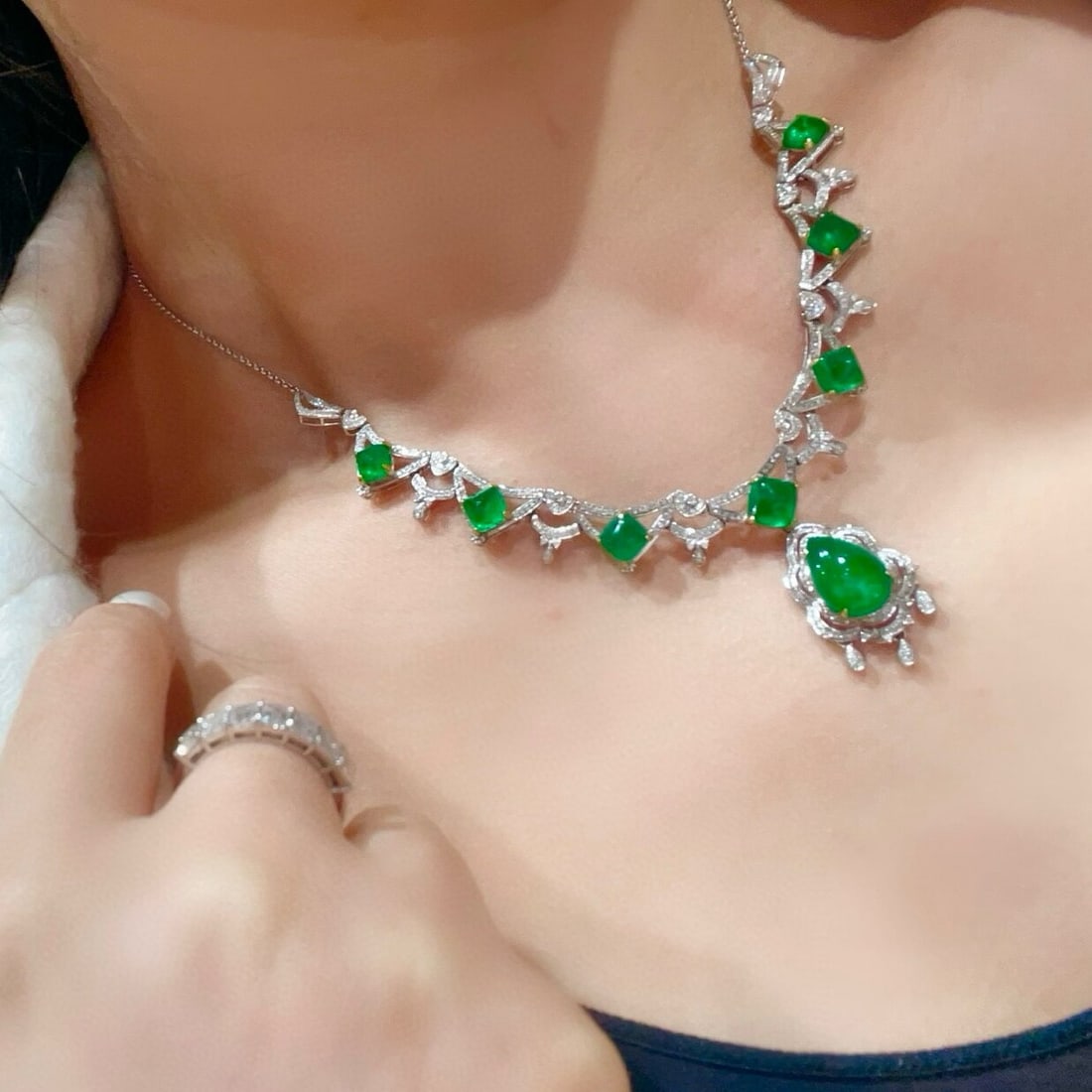 14k Gold 14.5 Ct Vivid Green Natural Emerald & Diamond Necklace - 9