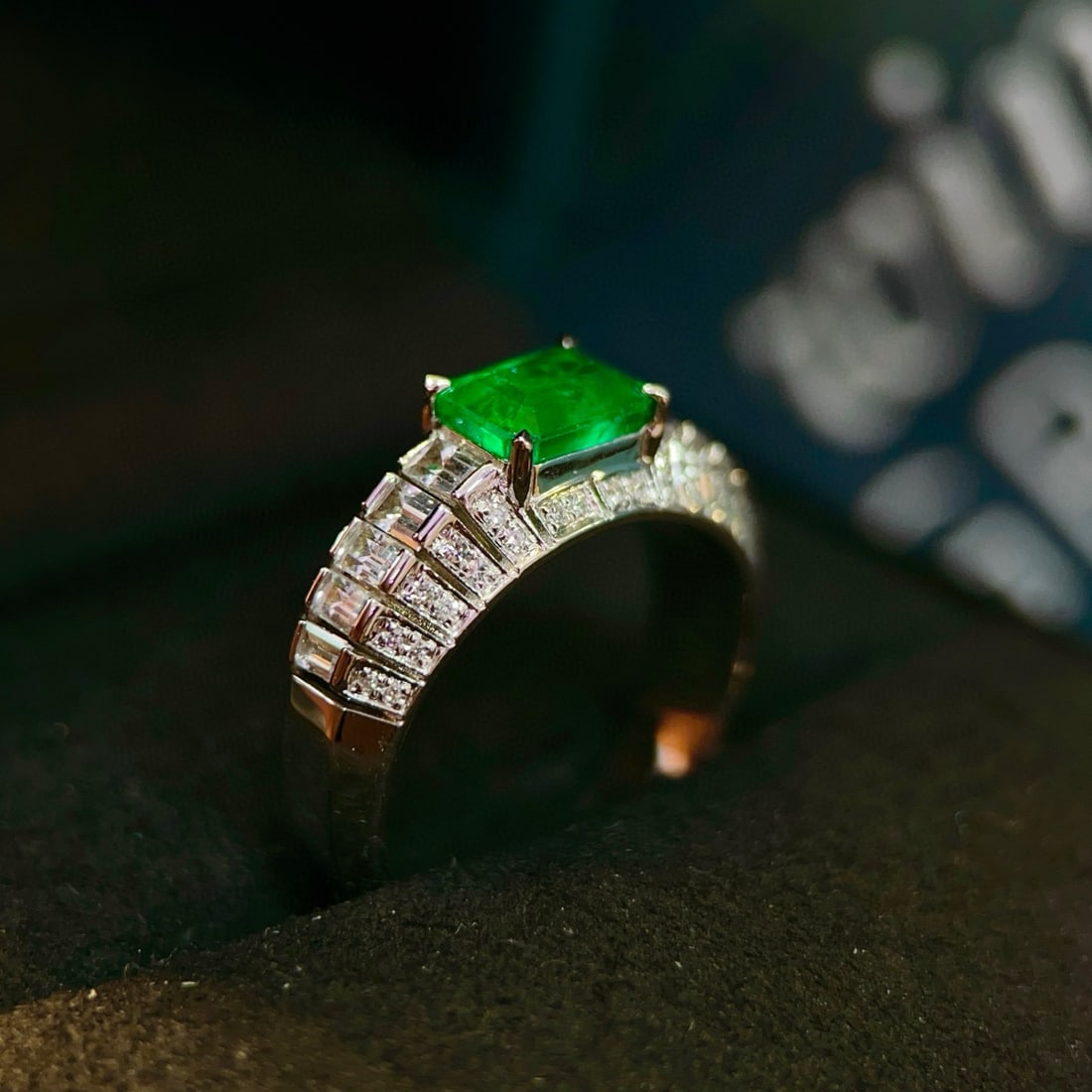 14k Gold 1.92 Ctw Vivid Green Natural Emerald & Diamond Ring - 2