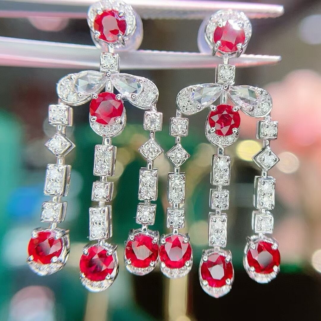 14k Gold 2.70 Ct Natural Ruby & Diamond Earrings: Ref:230936031 // gold content:14k gold // main gemstone:ruby // shape:round // carat weight:2. 70ct // color:pigeonblood red // treatment:natural // cut grade:g // // adjacent gemstone 2 : diamond //