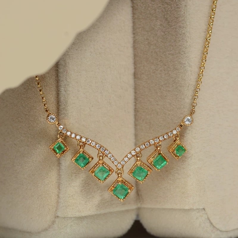 14k Gold 0.73 Ctw Natural Emerald & Diamond Necklace: Ref:230936048 // gold content:14k gold // main gemstone:emerald // shape:square // carat weight:0. 63ct // color:green // treatment:natural // // adjacent gemstone 2 : diamond // shape:round // carat