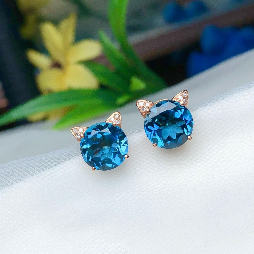 14k Gold 4.40 Ct Natural Topaz & Diamond Earrings: Ref:230936050 // gold content:14k gold // main gemstone:topaz // shape:round // carat weight:4. 40ct // color:blue // treatment:natural // cut grade:g // // adjacent gemstone 2 : diamond // number of