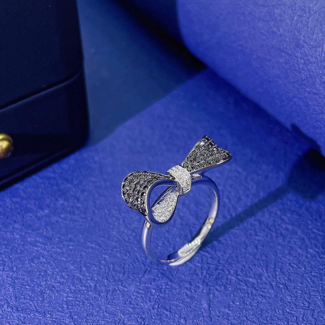 14k Gold 0.82 Ct Natural Black Diamond & Diamond Ring - 2