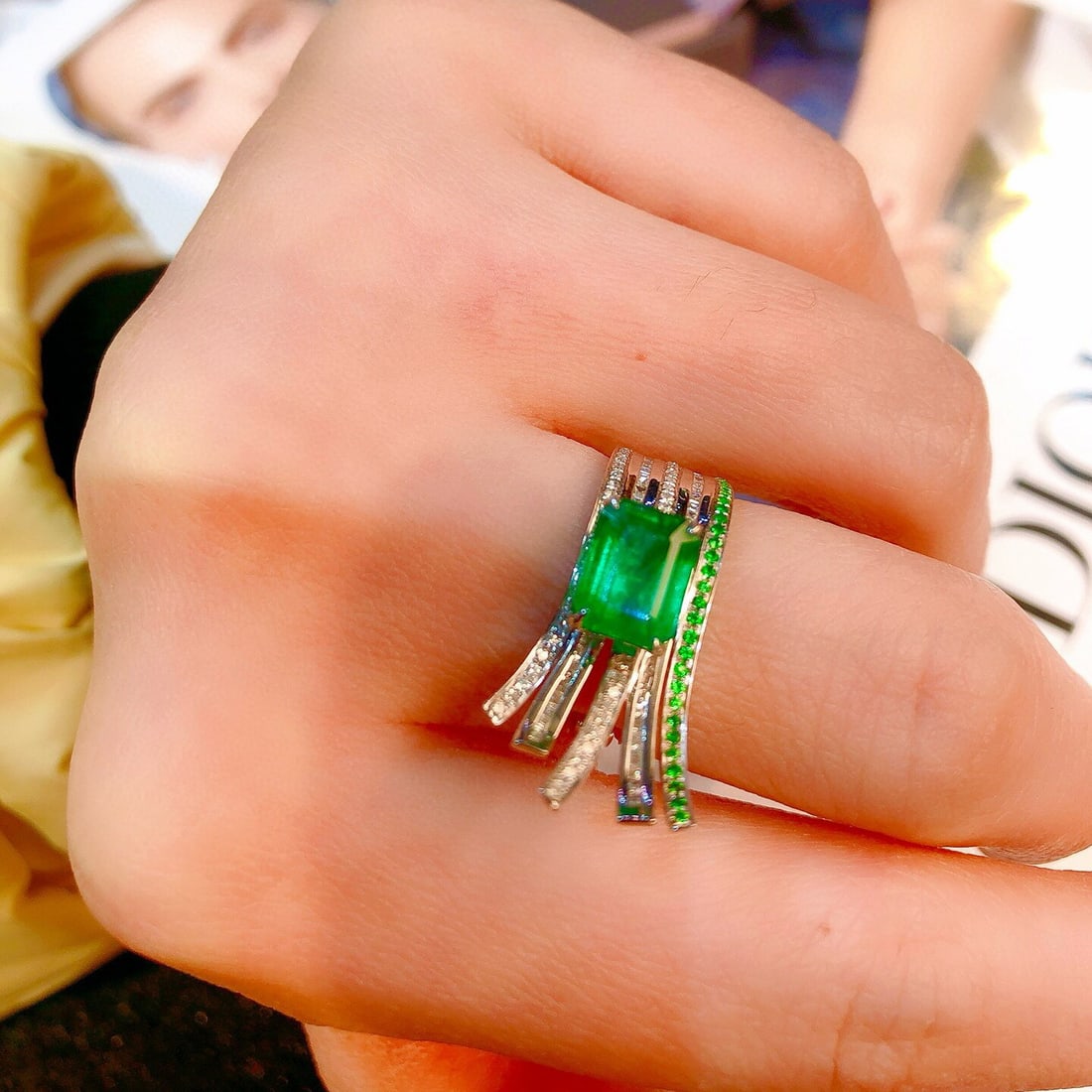 14k Gold 2 Ct Vivid Green Natural Emerald & Diamond Ring - 3