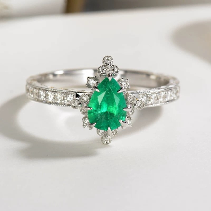 14k Gold 0.97 Ctw Vivid Green Natural Emerald & Diamond Ring (1 of 5)