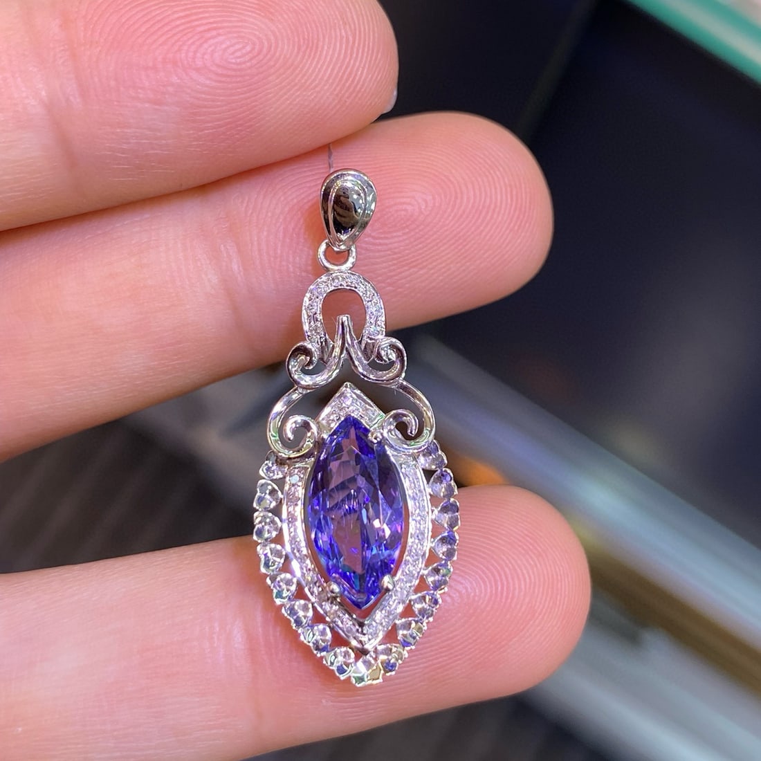 14k Gold 2 Ct Natural Tanzanite & Diamond Pendant( Without Chain ): Ref:230936072 // gold content:14k gold // main gemstone:tanzanite // shape:marquise // carat weight:2ct // color:blue // treatment:natural // // adjacent gemstone 2 : diamond // number of stones:33