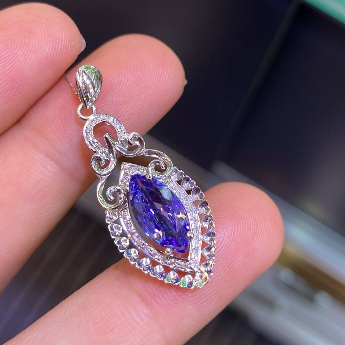 14k Gold 2 Ct Natural Tanzanite & Diamond Pendant( Without Chain ) - 2