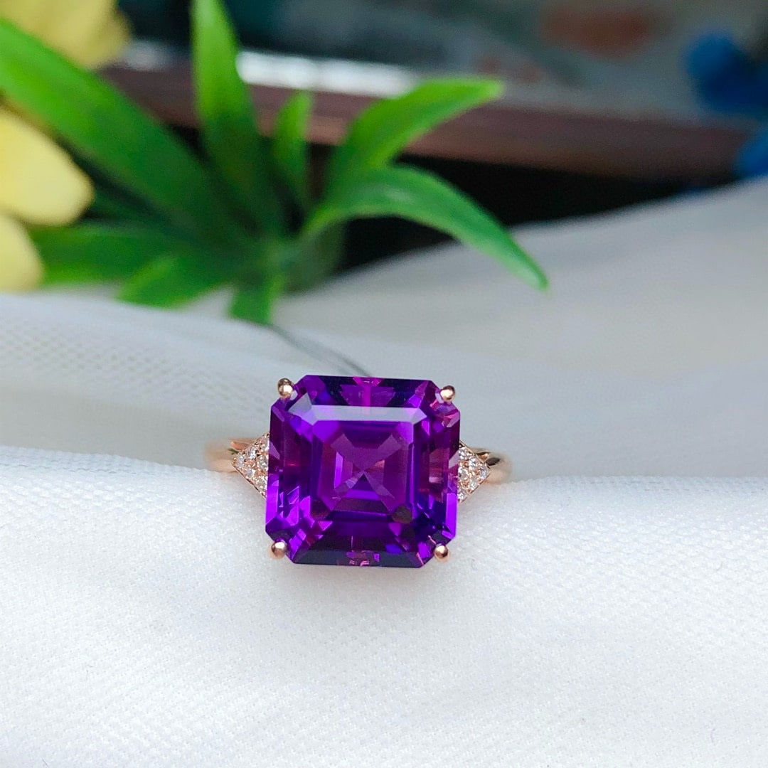 14k Gold 4.85 Ct Natural Amethyst & Diamond Ring: Ref:230936081 // gold content:14k gold // ring size:7. 25us // // main gemstone:amethyst // shape:octagonal // carat weight:4. 85ct // color:purple // treatment:natural // // adjacent gemstone 2 : dia