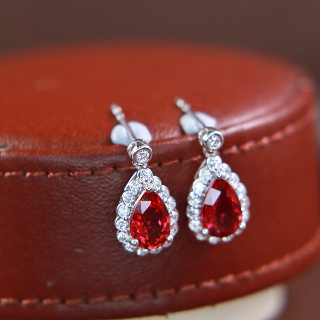 14k Gold 2.40 Ctw Natural Ruby & Diamond Earrings: Ref:230936085 // gold content:14k gold // main gemstone:ruby // shape:pear // carat weight:2. 08ct // color:pigeonblood red // treatment:natural // // adjacent gemstone 2 : diamond // shape:round // c