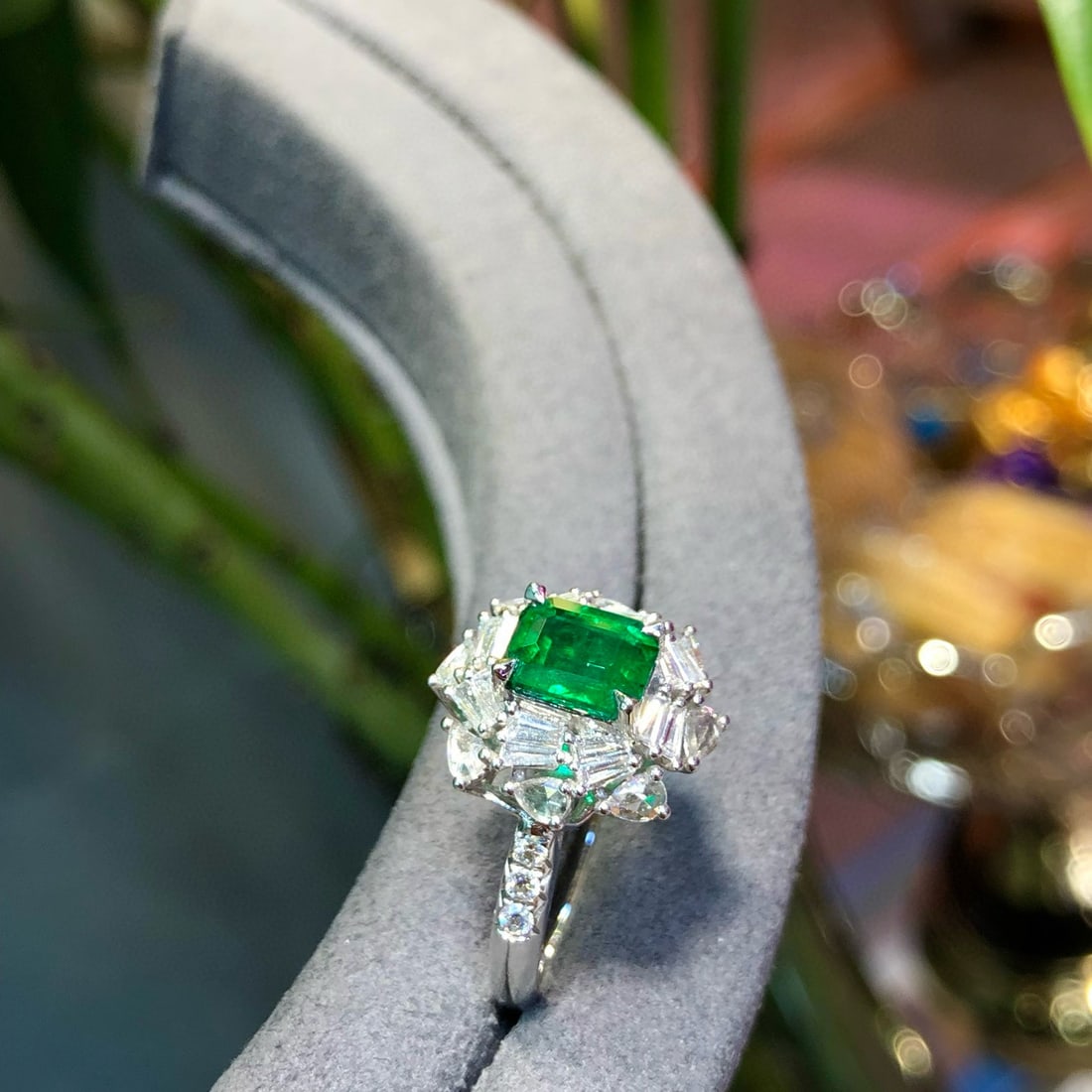 14k Gold 1.91 Ctw Vivid Green Natural Emerald & Diamond Ring - 6