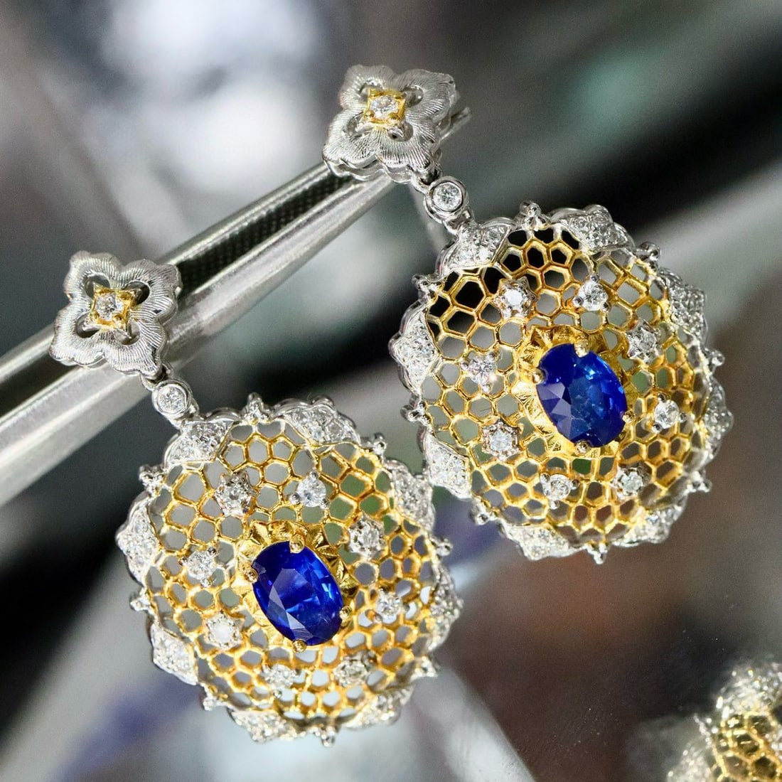 14k Gold 1.43 Ctw Vivid Blue Natural Sapphire & Diamond Earrings: Ref:230936096 // gold content:14k gold // main gemstone:sapphire // shape:oval // carat weight:1. 0ct // color:vivid blue // treatment:natural // // adjacent gemstone 2 : diamond // shape:round //