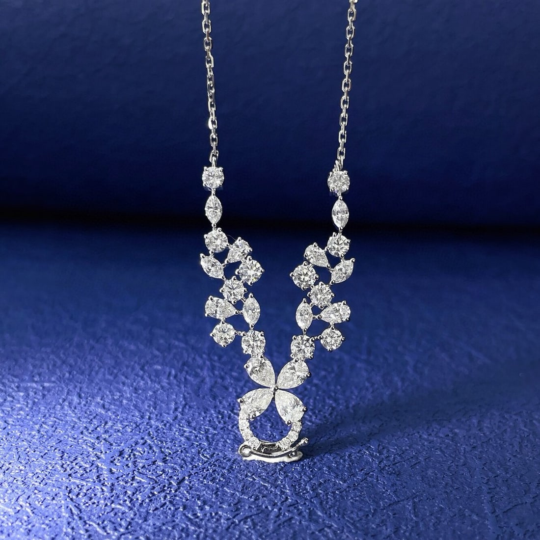 14k Gold 2.13 Ctw Natural H Diamond Necklace: Ref:230936101 // gold content:14k gold // main gemstone:diamond // shape:pear // carat weight:0. 62ct // clarity grade:vs-si // color:h // treatment:natural // // adjacent gemstone 2 : diamond //