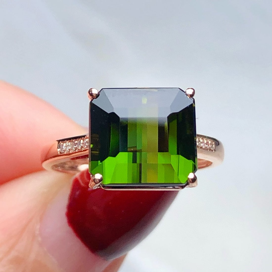 14k Gold 5.45 Ct Natural Tourmaline & Diamond Ring: Ref:230936102 // gold content:14k gold // ring size:7. 25us // // main gemstone:tourmaline // shape:octagonal // carat weight:5. 45ct // color:green // treatment:natural // // adjacent gemstone 2