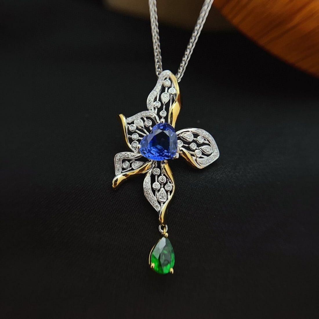 14k Gold 2.00 Ct Natural Sapphire & Diamond Pendant( Without Chain ): Ref:230936103 // gold content:14k gold // main gemstone:sapphire // shape:heart // carat weight:2. 00ct // color:blue // treatment:natural // // adjacent gemstone 2 : diamond // number of stones:67