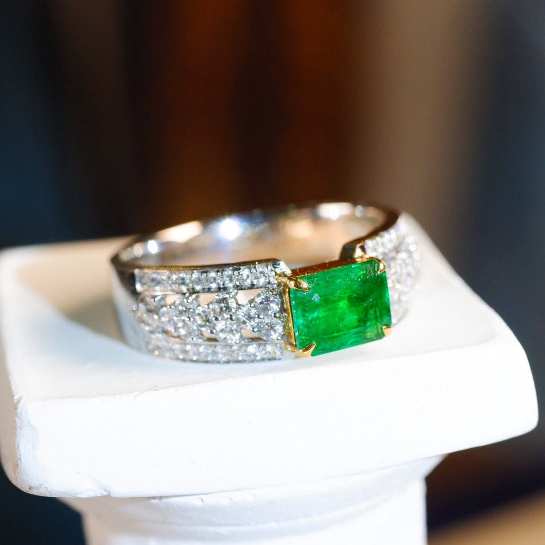 14k Gold 1.36 Ctw Vivid Green Natural Emerald & Diamond Ring - 2